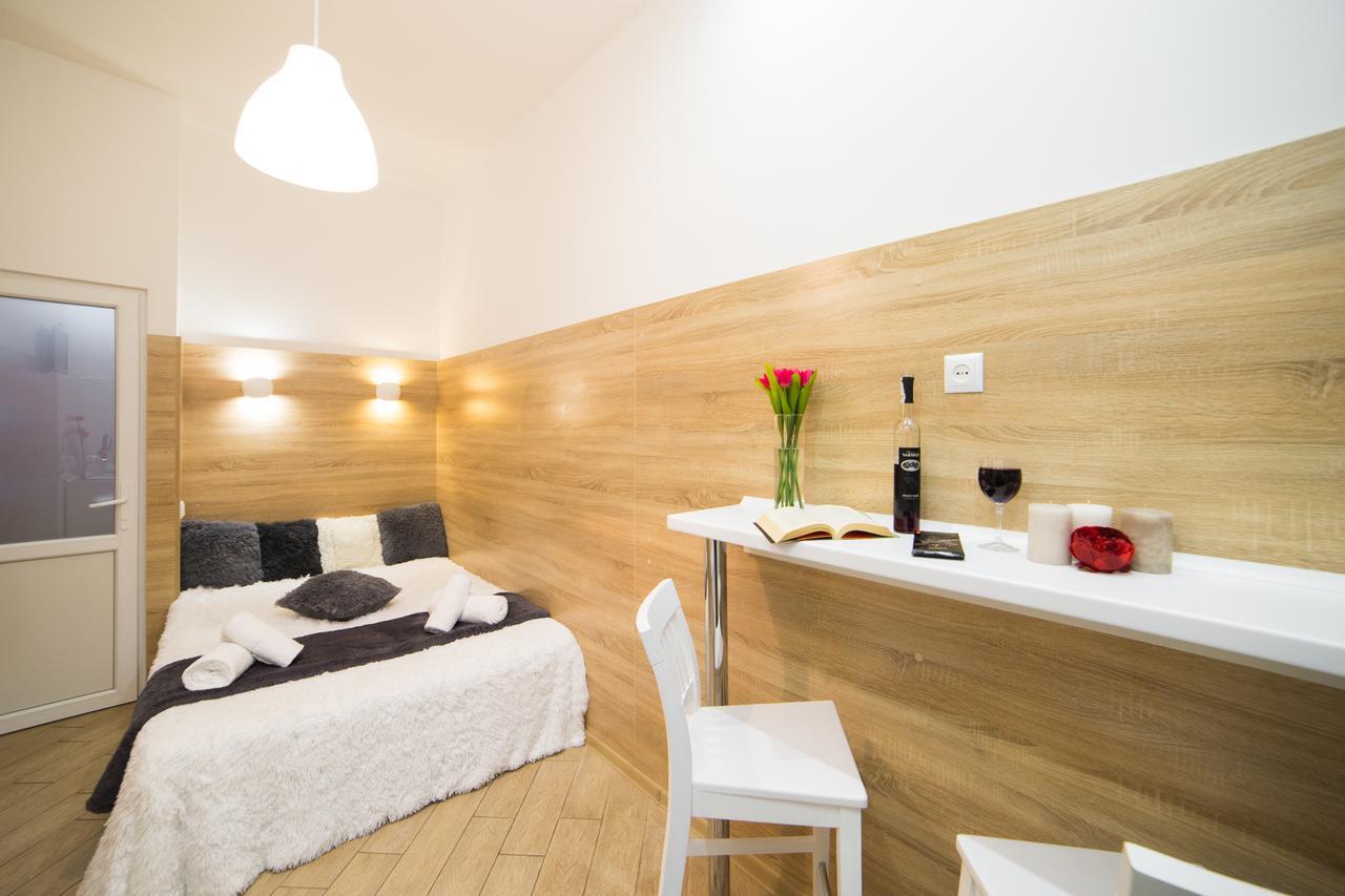 Mini Economy Apartments- Filatova 10 利沃夫 外观 照片